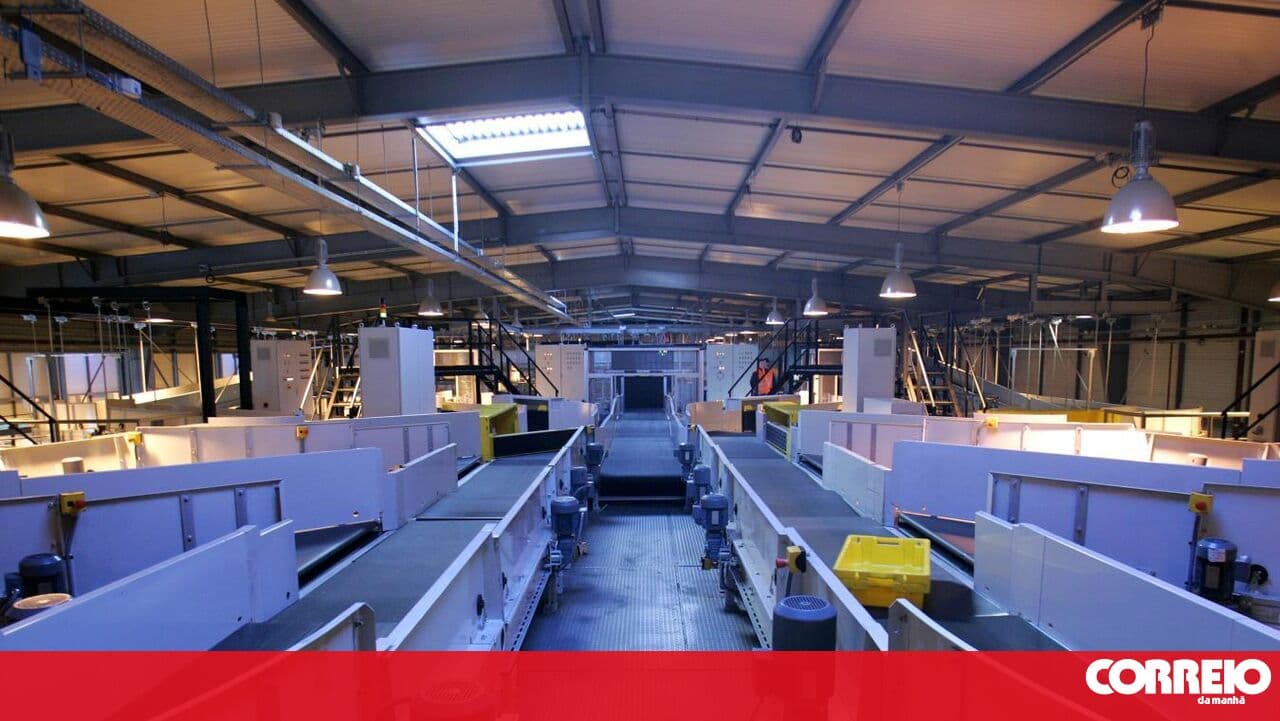 MEPs demand the right to carry a cabin bag and higher compensation for delays