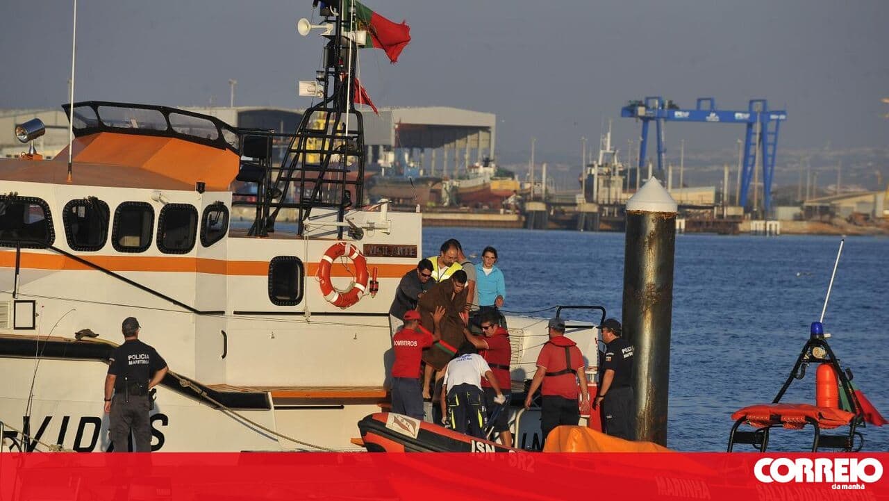 Three rescued from the sea in Lourinhã