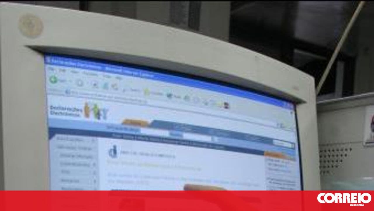 Man loses 18,000 euros in scam using the name of António Lobo Antunes