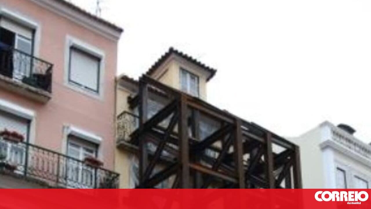 Tenants of public housing in the Lóios neighbourhood in Lisbon call for oversight of the Supported Rental scheme