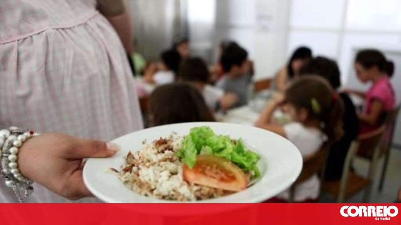 Lisbon City Council wants to end meal discounts for students without financial aid, opposition defends free meals