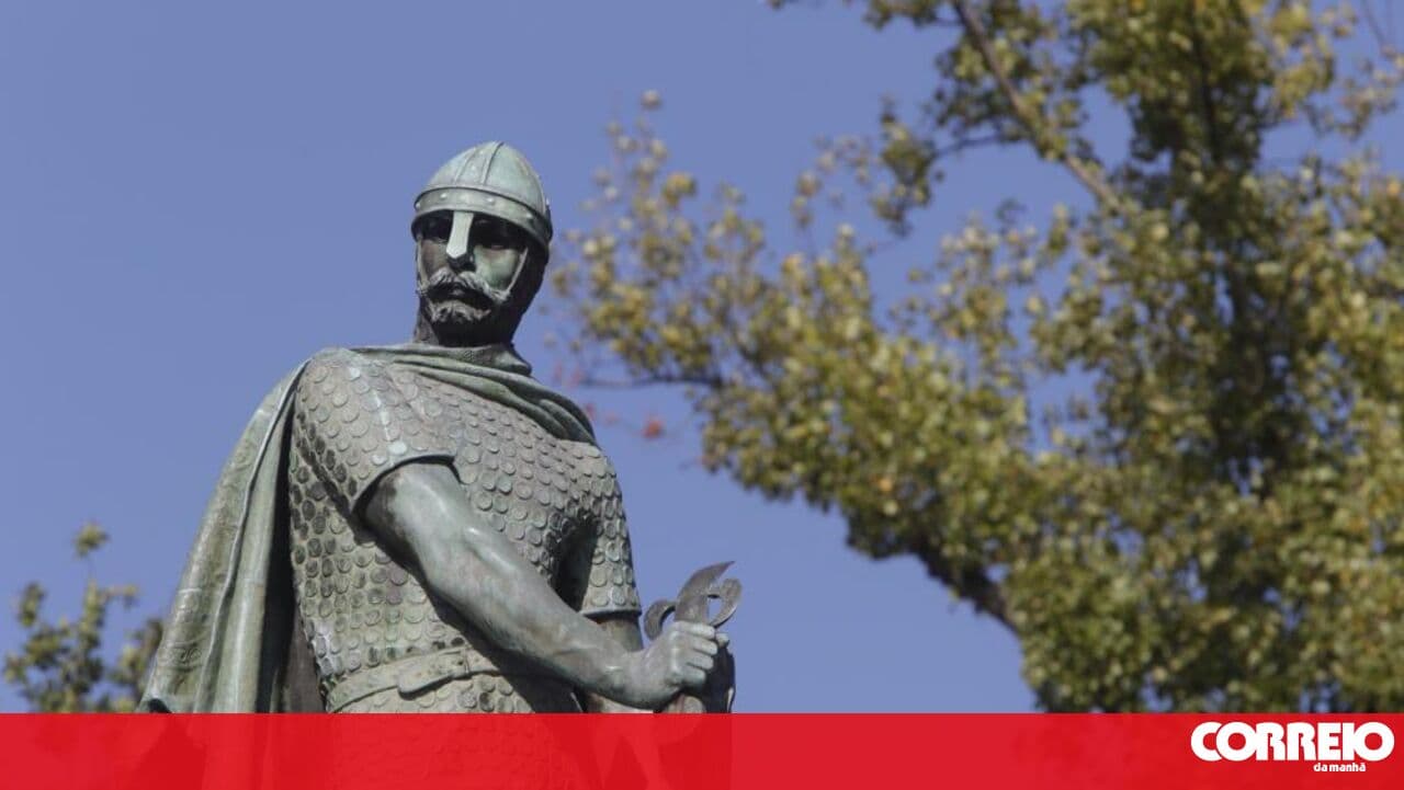 Sword replaced on the statue of D. Afonso Henriques in Guimarães