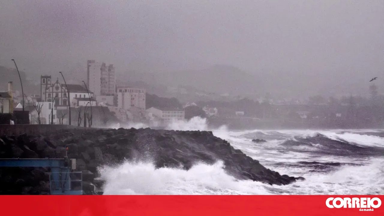 67 people evacuated from campsite on Terceira Island due to bad weather
