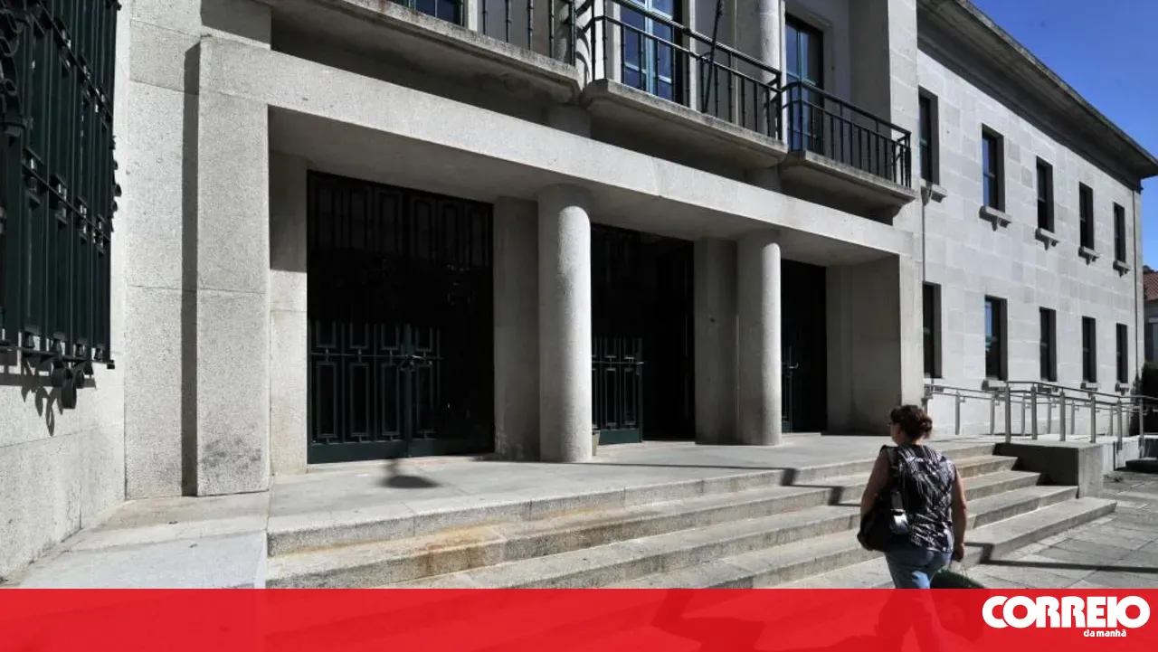 Pre-trial detention for two arrested members of a group trafficking drugs into prisons in Guarda, Coimbra, Lamego, and Viseu