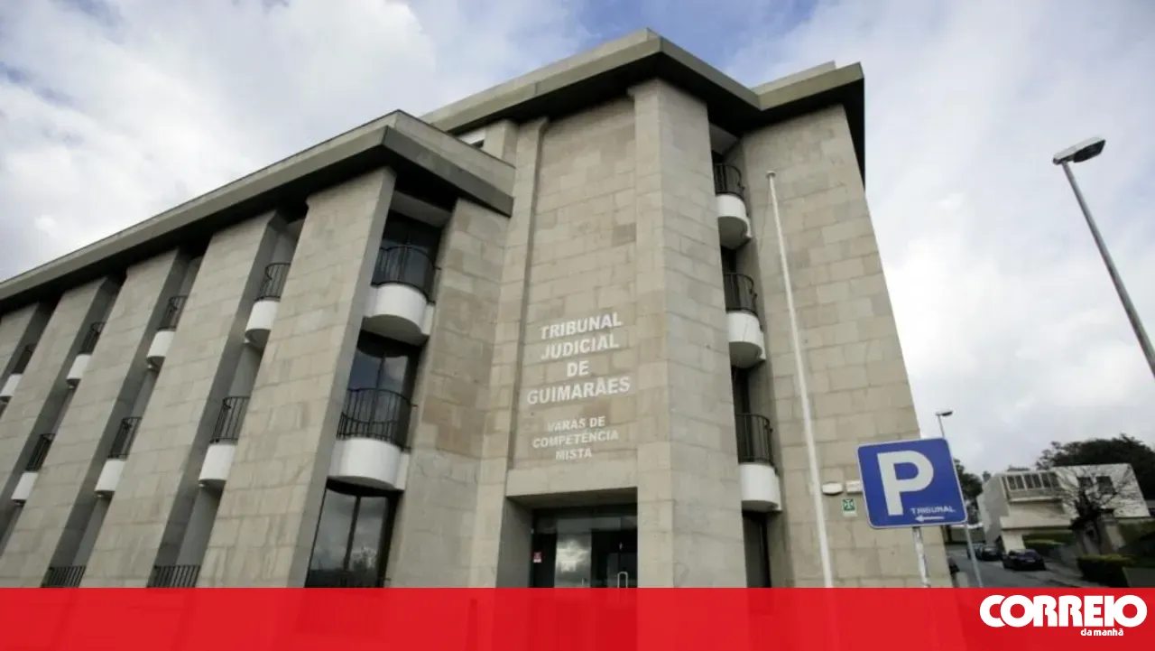 Trial postponed for employee claiming 161,000 euros from Guimarães textile company