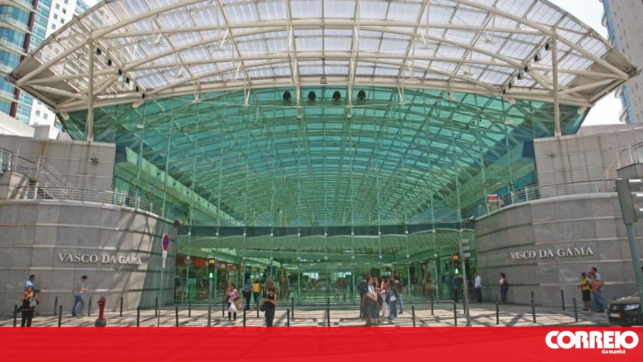 Fire breaks out at the Burger King in the Vasco da Gama shopping centre