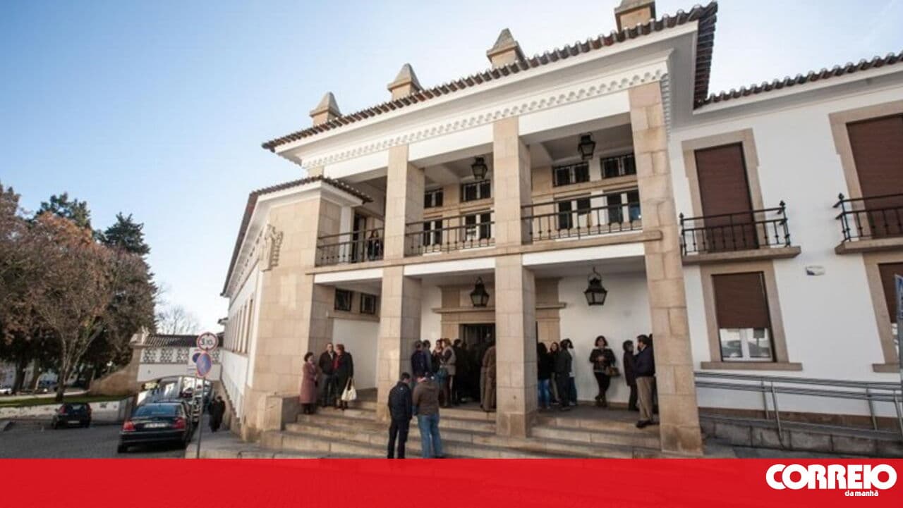 Duo tried for bank robberies in Évora sentenced to 20 and 12 years in prison