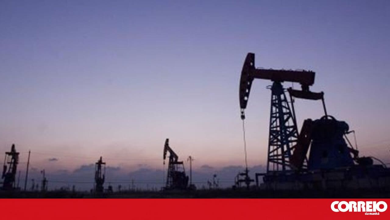 Oil supply falls by eight million barrels per day in March