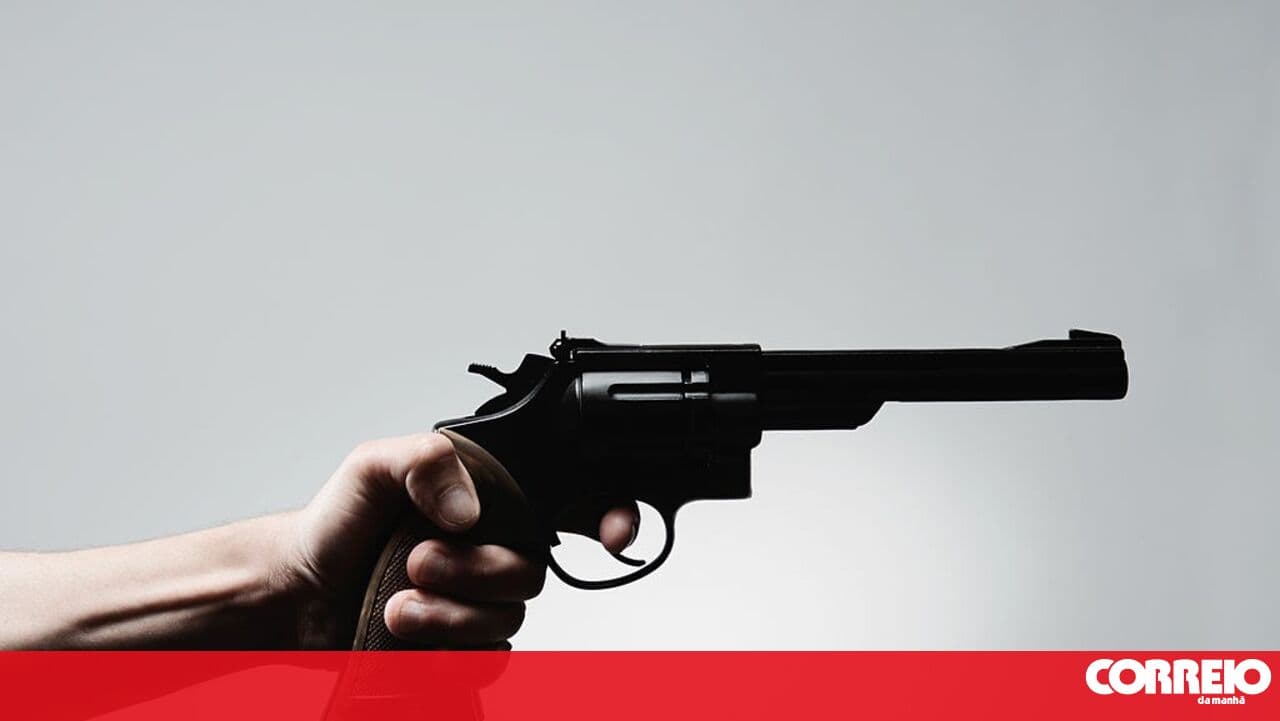 Two young people injured after being shot in Montijo