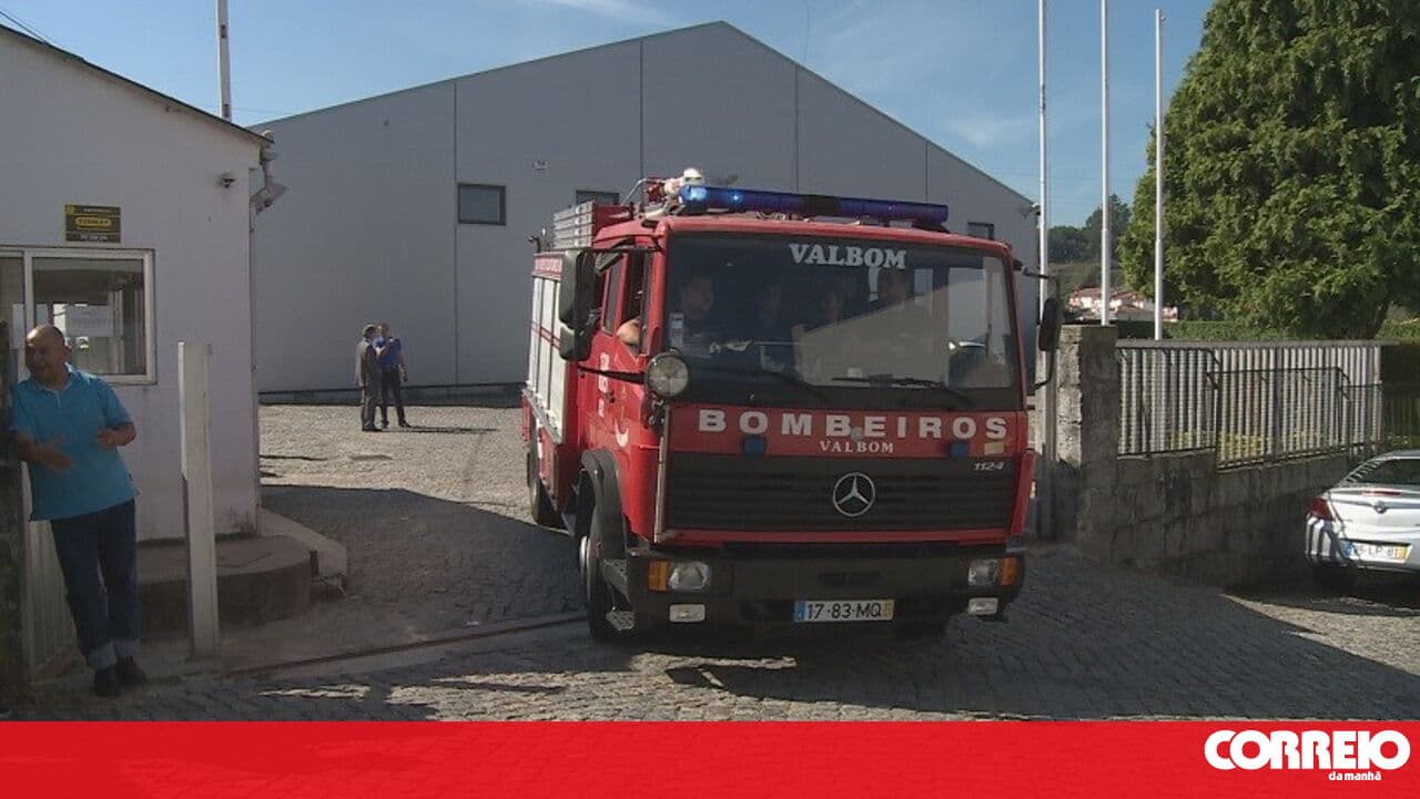 Three people hospitalised after inhaling smoke in apartment fire