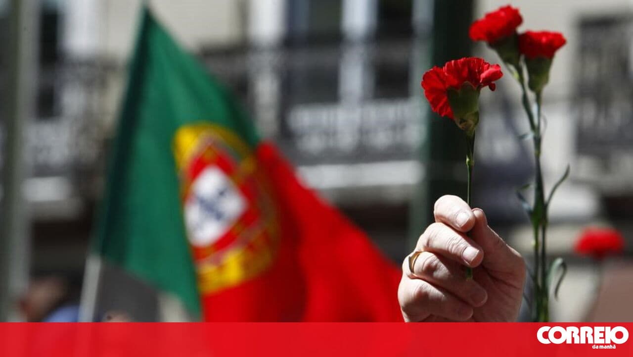 April 25th celebration in Porto with Carlão and Galandum Galundaina