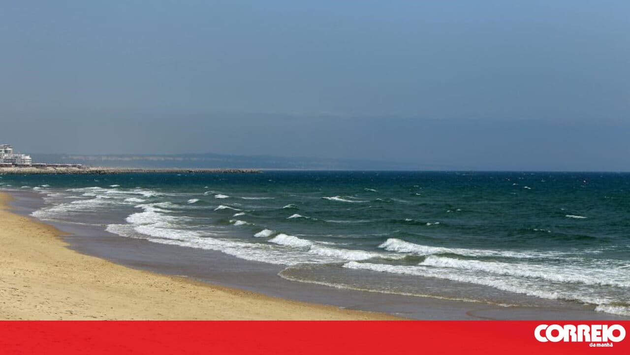 Beaches in the S. João da Caparica area closed until Monday for sand replenishment