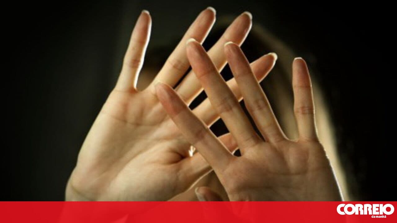Man arrested in Barreiro on suspicion of domestic violence after assaulting a woman in public