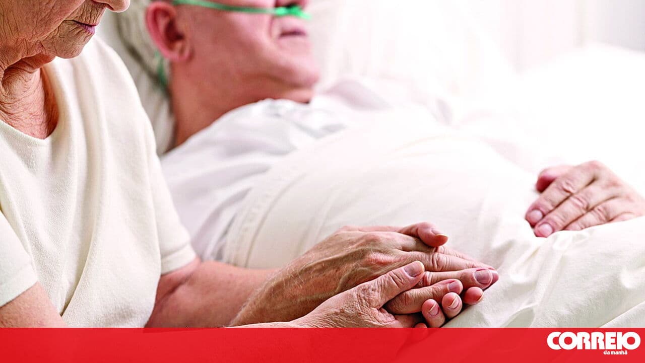 Chronic diseases affect more women, the elderly, and people with lower levels of education