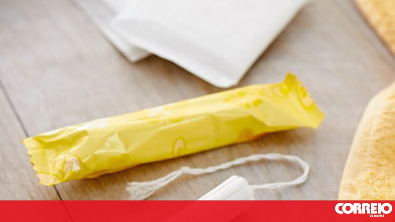 Students in Porto combat period poverty with hygiene product dispensers