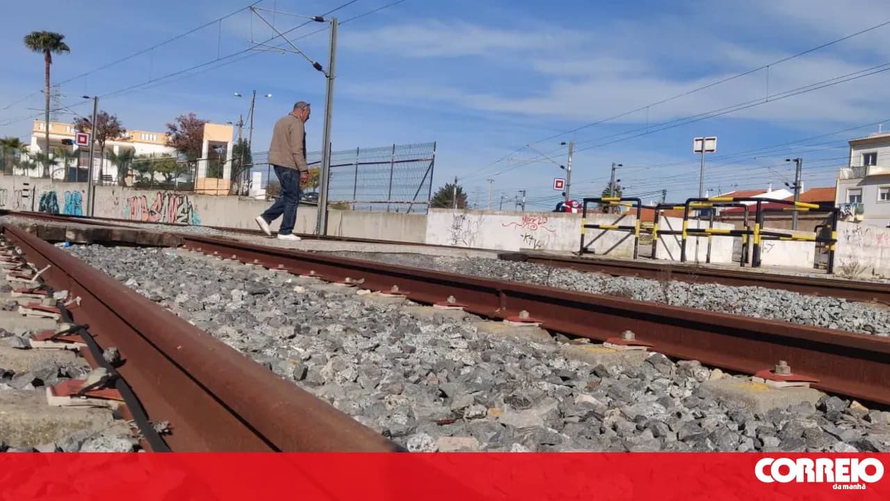 GNR officers prevent man from falling onto railway tracks in Tunes