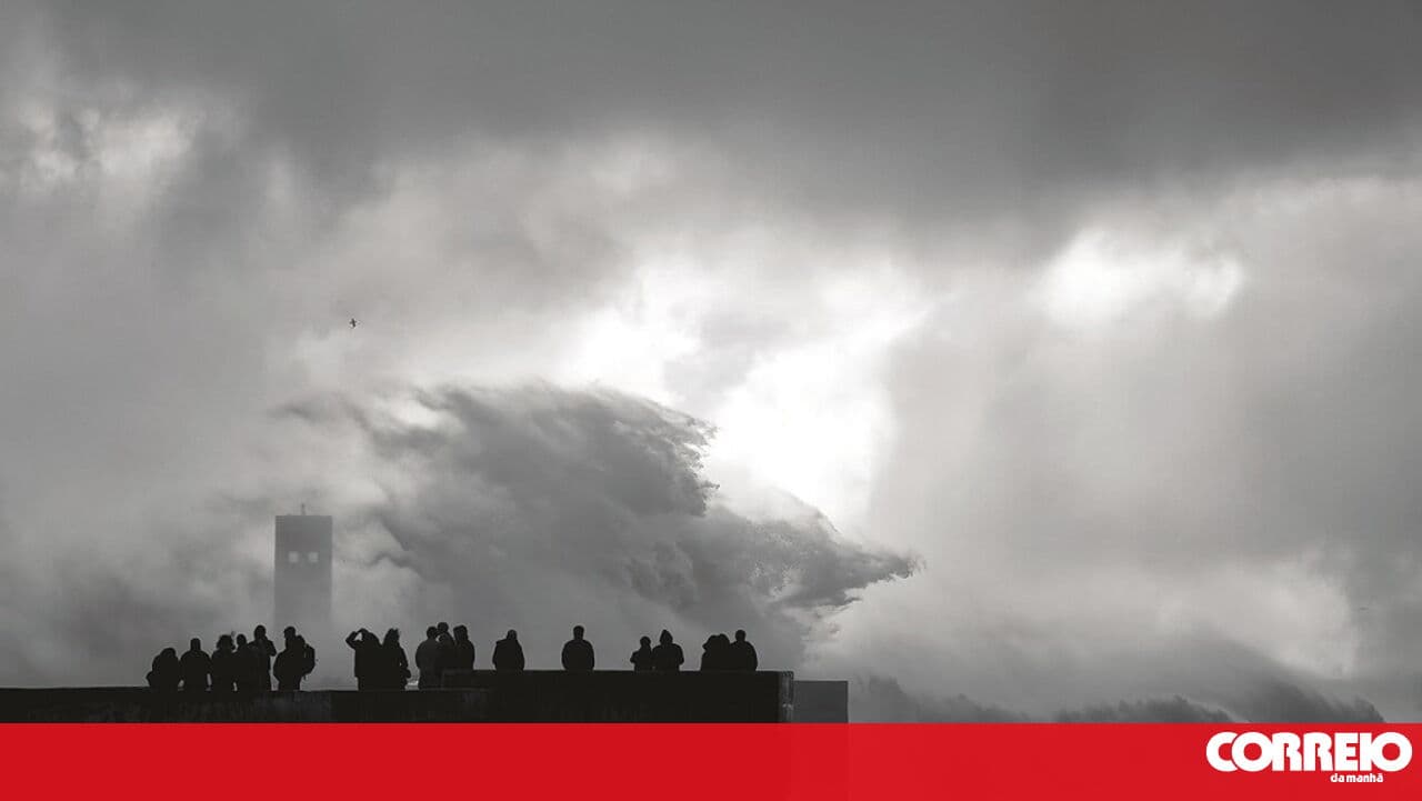 Porto, Viana do Castelo and Braga under a red warning for swell on Friday