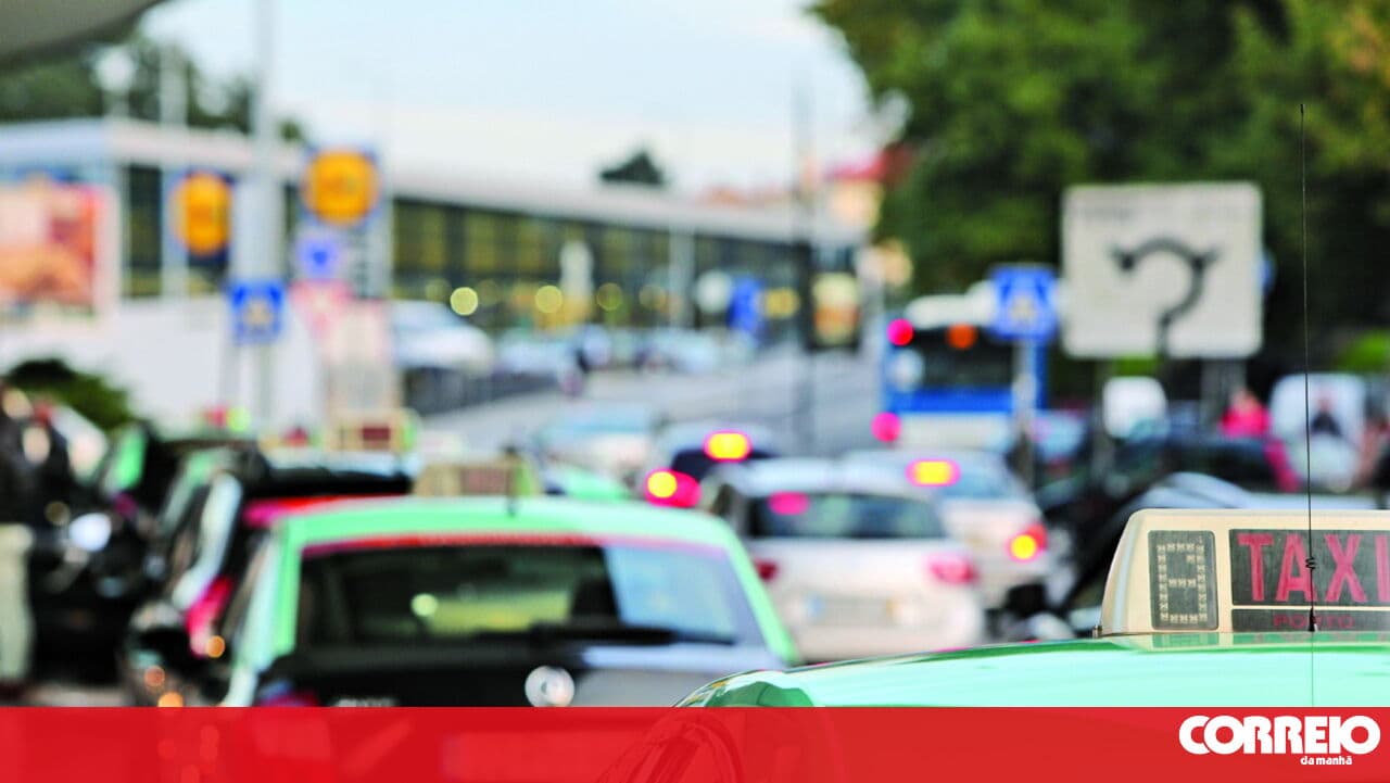Taxi associations request urgent meeting with Moedas over agreement with TVDE