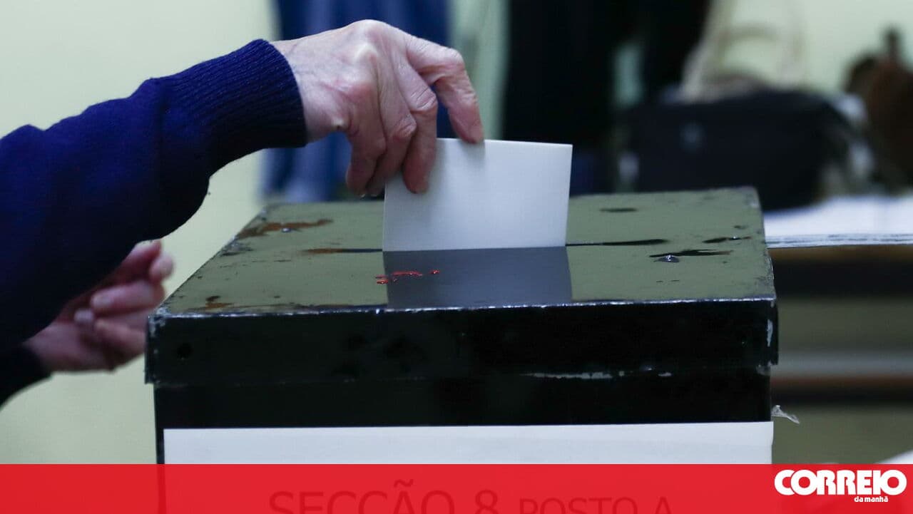 INE study indicates that voter turnout has "decreased significantly" since 1975