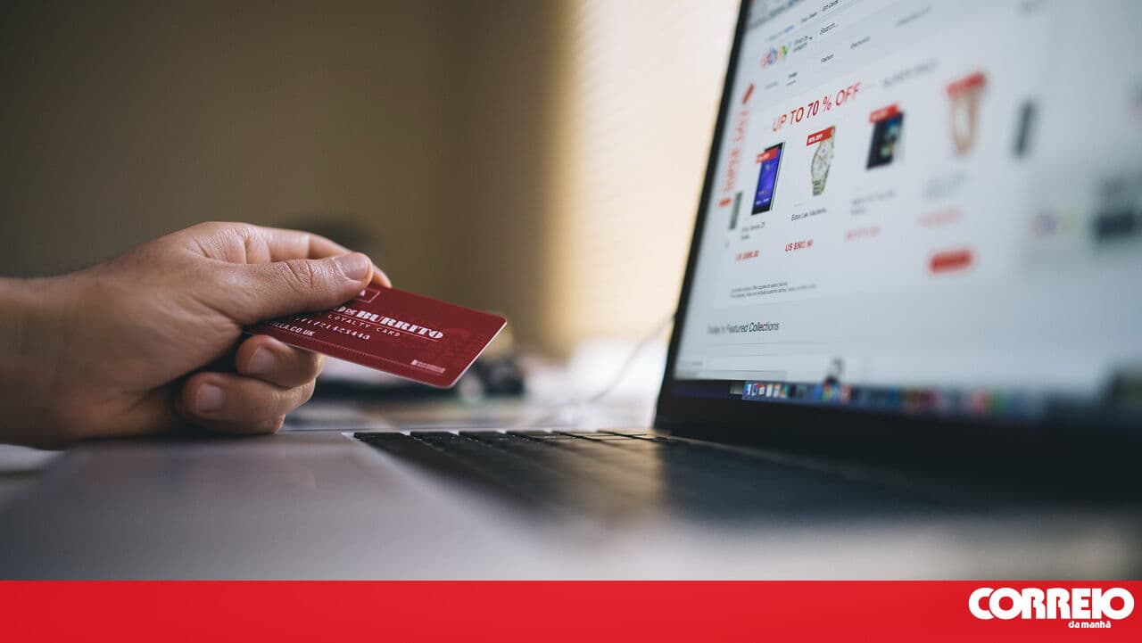 Shopping during the Christmas season rises 8% and online retail grows 19%