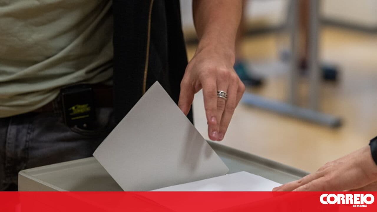 Emigrants frustrated by the usual difficulties in accessing their vote