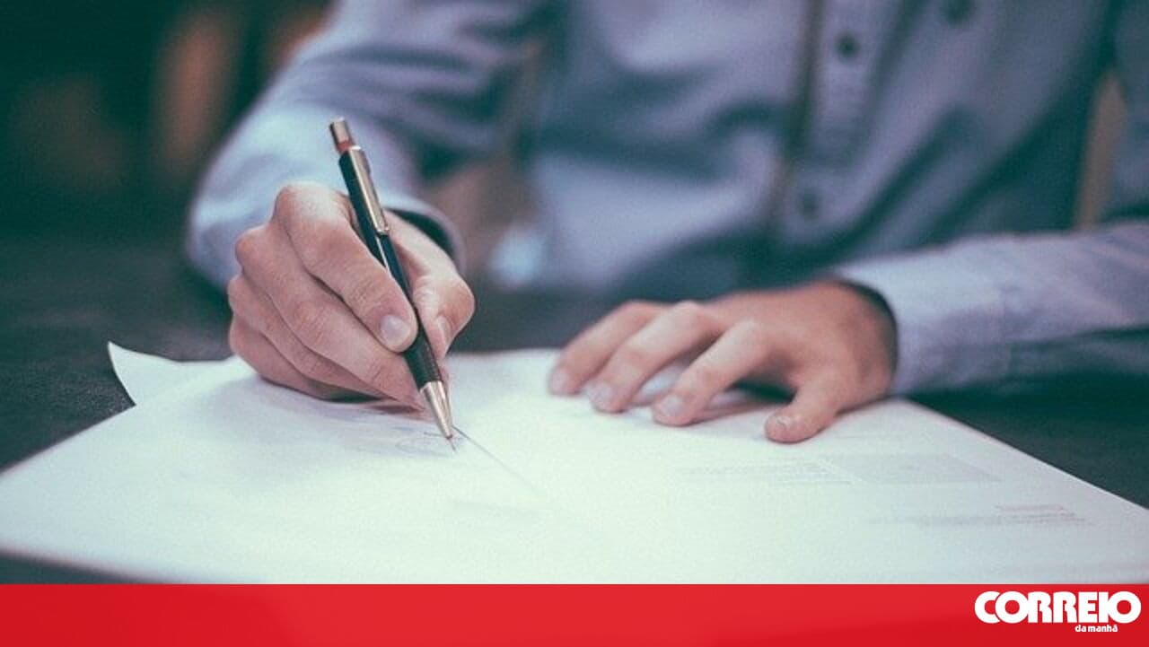 Immigrants pay hundreds for Portuguese language courses to obtain nationality, but fake diplomas exist
