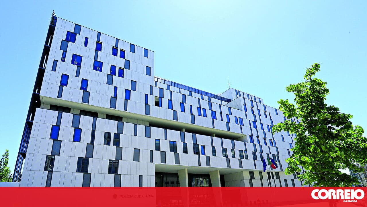 PJ detains two youths suspected of arson in Costa da Caparica