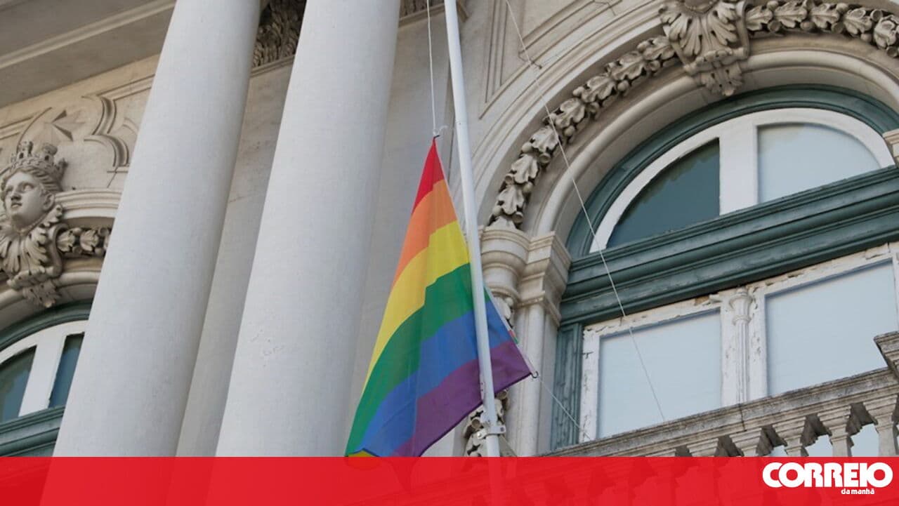 Left-wing parties accuse CDS-PP and Chega of persecuting the LGBT community with flag ban