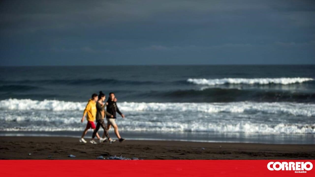 Mosteiros beach in the Azores reopens for swimming after contamination