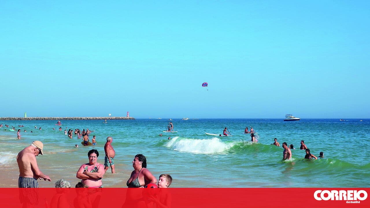 Protest in Albufeira brings together population against desalination plant