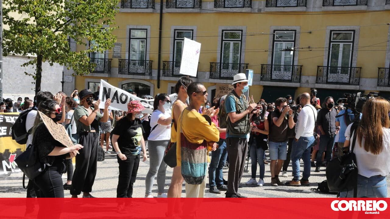 A hundred people march for the creation of an Anti-Fascist Resistance Museum in Porto