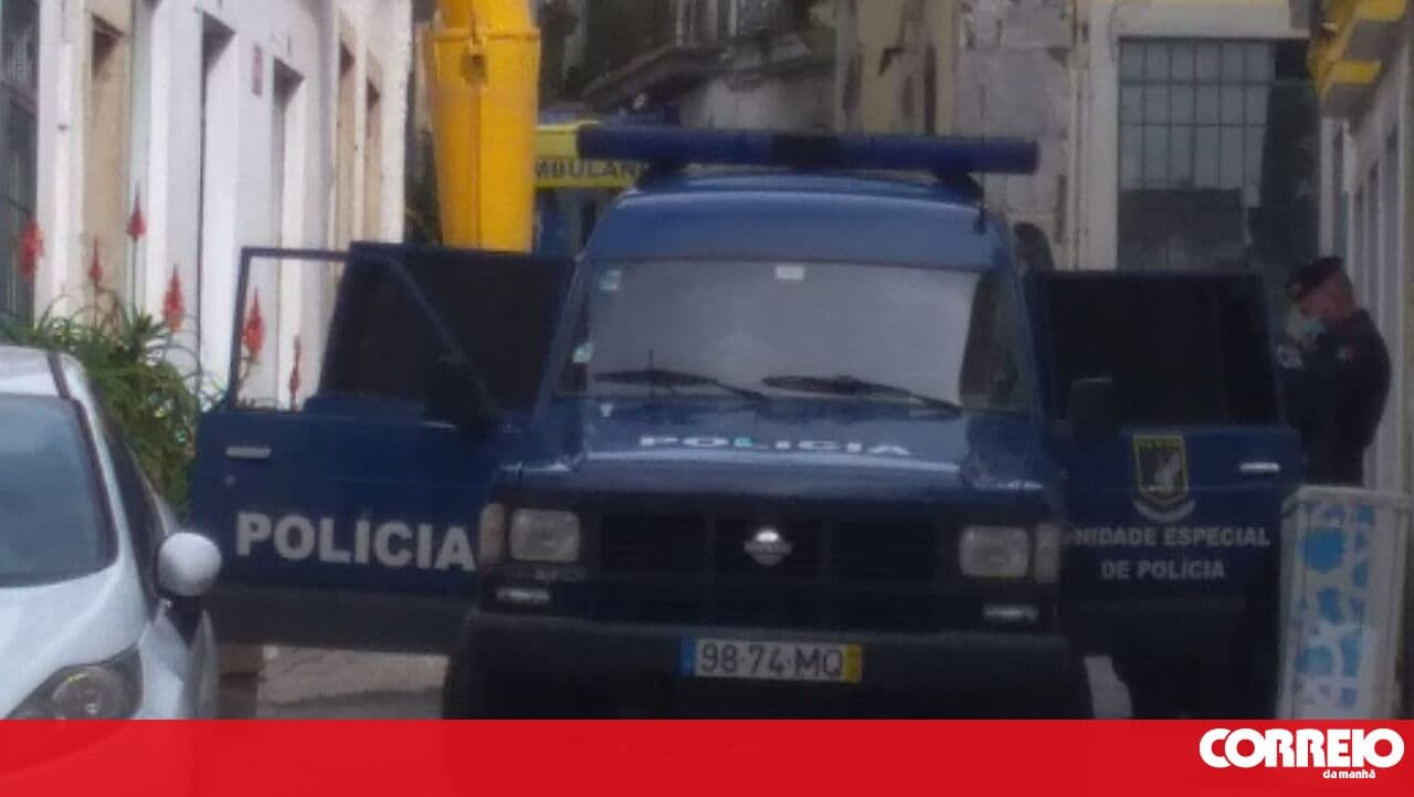 Grenades found in a well on a plot of land in Odivelas