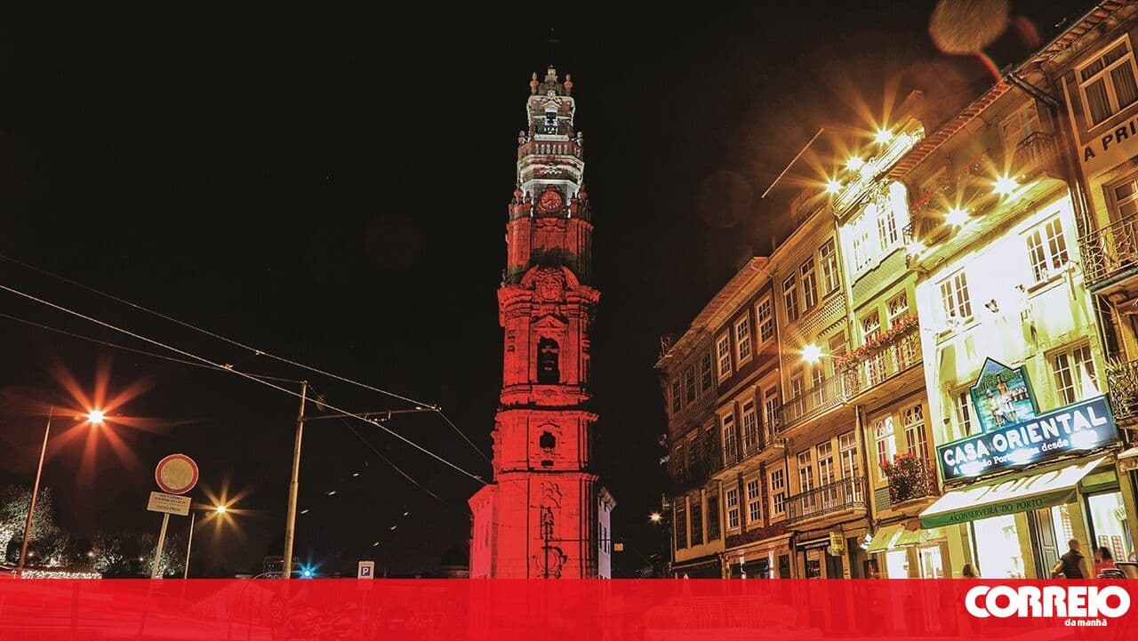 Clérigos Tower clock in Porto has been stopped for "a few days"
