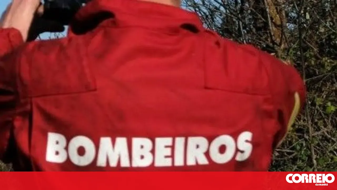 Two firefighters injured after ambulance collides with car in Trofa