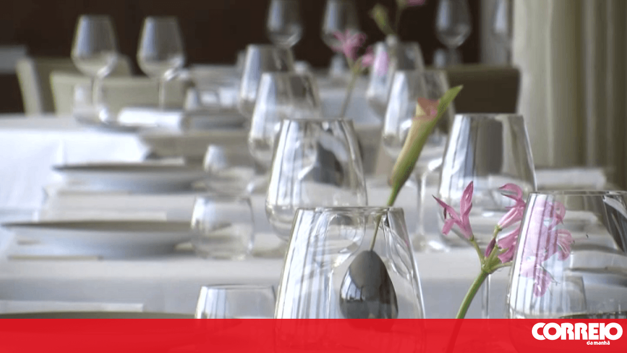 Study indicates that overeducation represents a 32% wage loss in the restaurant industry