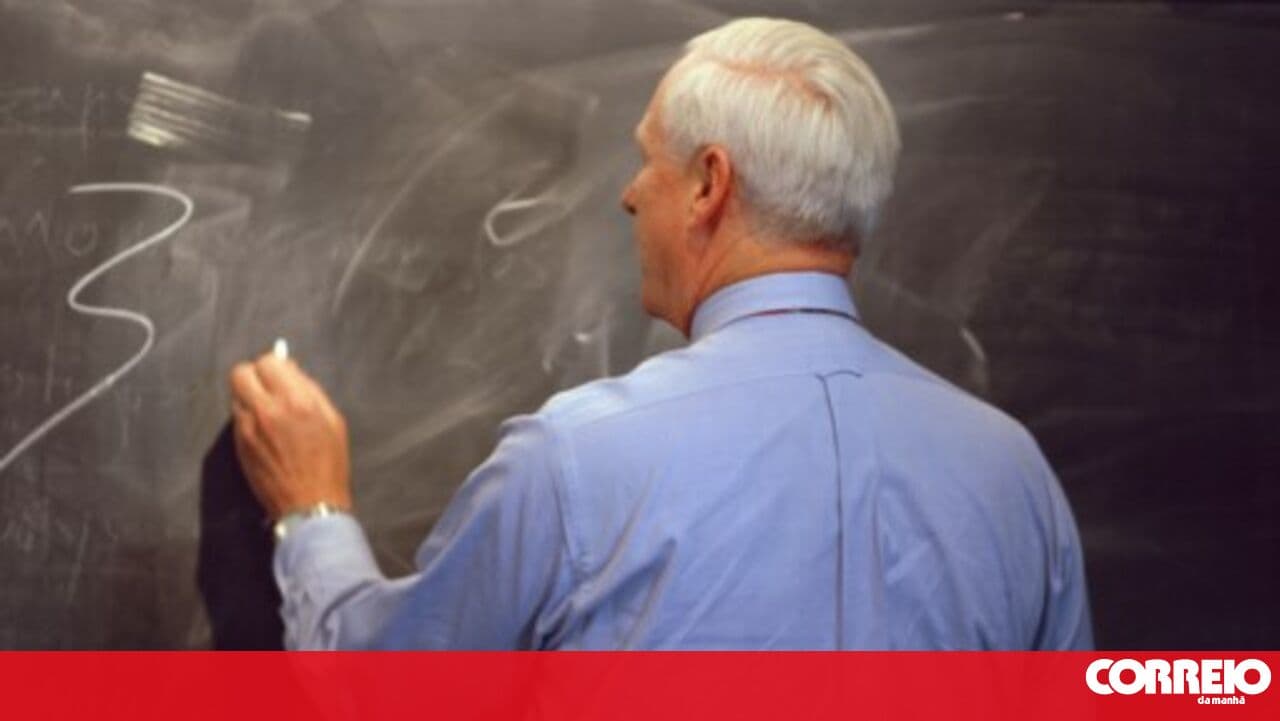 Fenprof wants to know how many vacancies remained unfilled in teacher recruitment competitions
