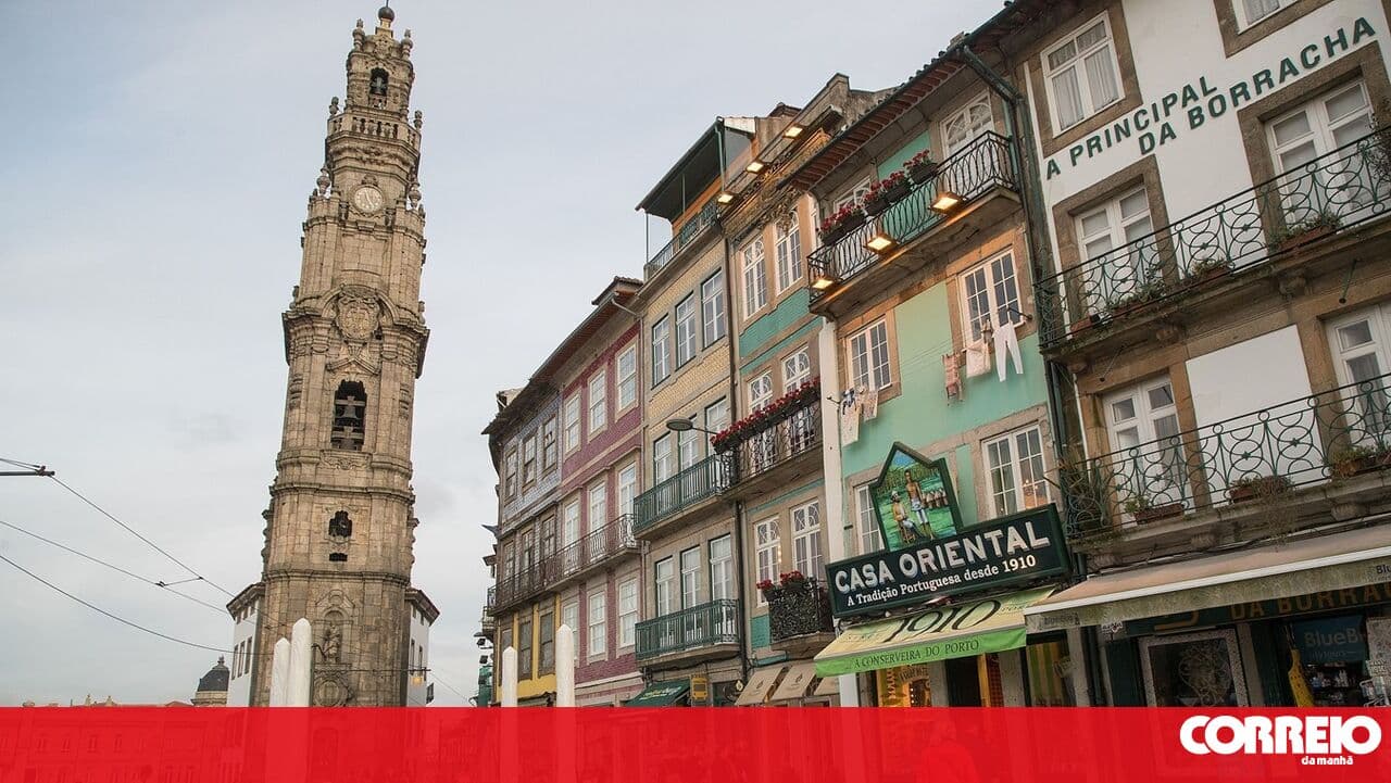Clérigos Tower in Porto partially evacuated due to a fire in an electrical panel