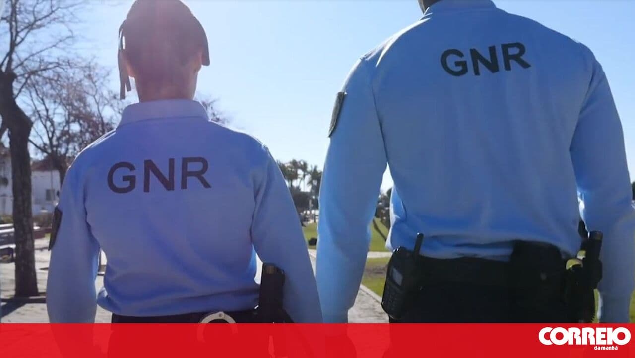 Man assaults stepdaughter at a bus stop in Alcochete