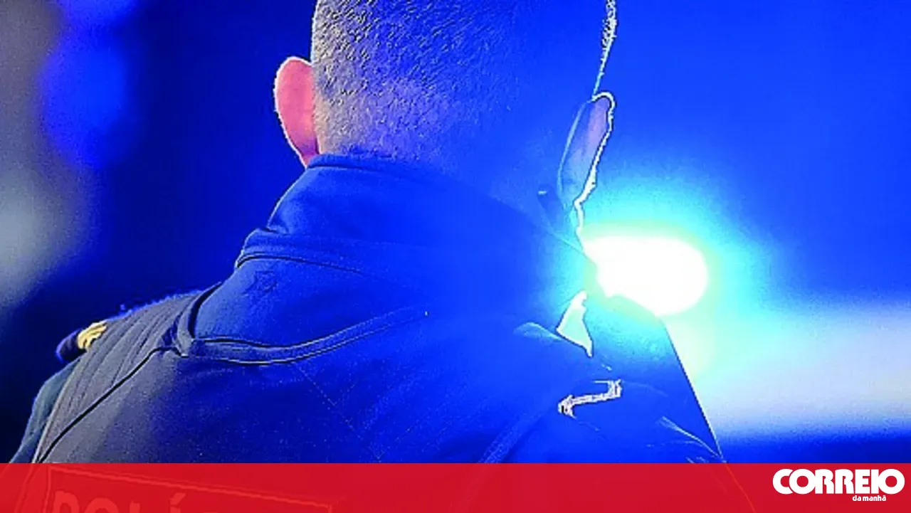Woman dies in collision between two cars and a motorcycle in Odivelas