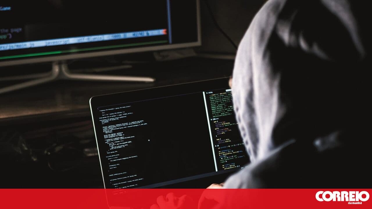 Alert over the lack of spies in the intelligence services