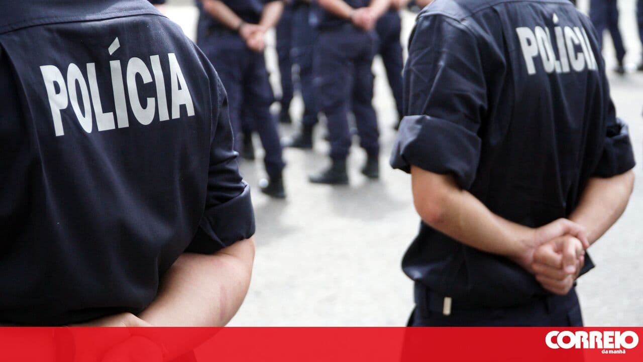 Man takes child along for robbery in Seixal. Police searching for armed suspect