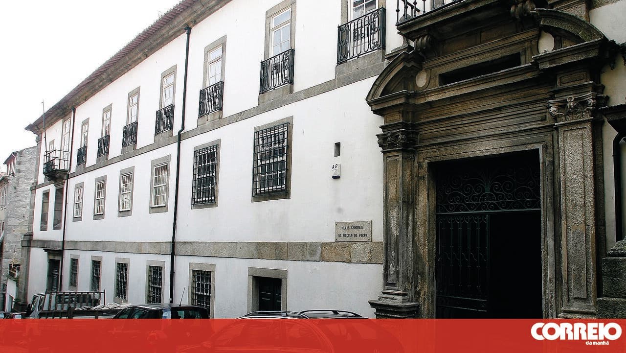 Suspended sentence for Porto doctor who abused stepdaughter