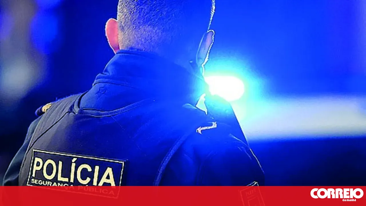 Woman dies in collision between two cars and a motorcycle in Odivelas