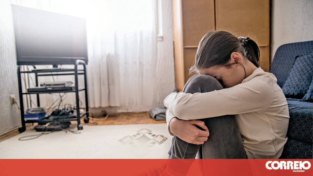 Social media conversations end with 12-year-old child being abused near a school in Portimão