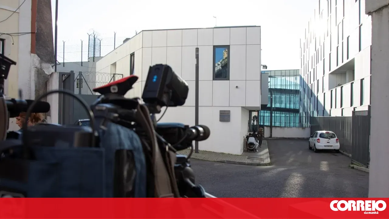 Prison guards on strike at the facility attached to the PJ in Lisbon