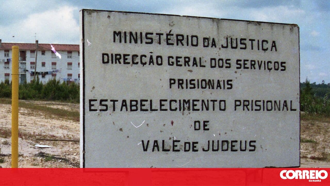Programming error in jammers extends strike at Vale de Judeus prison