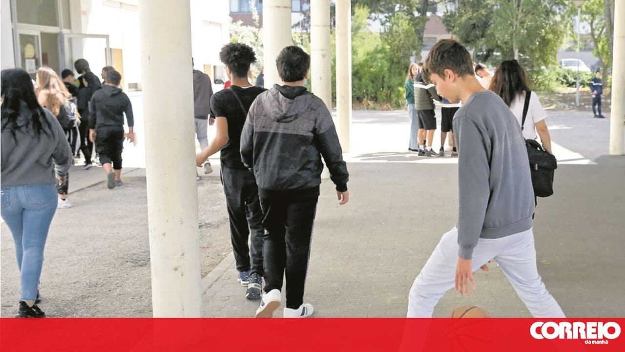 School support staff in Gaia accuse the city council of 'a lack of respect'