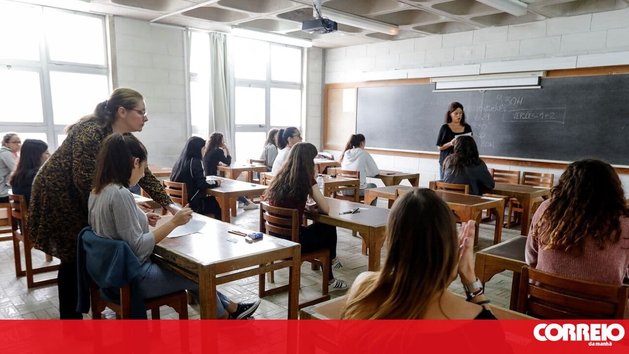 Fenprof says the Ministry of Education is adding 'a source of disruption to schools' with class registers