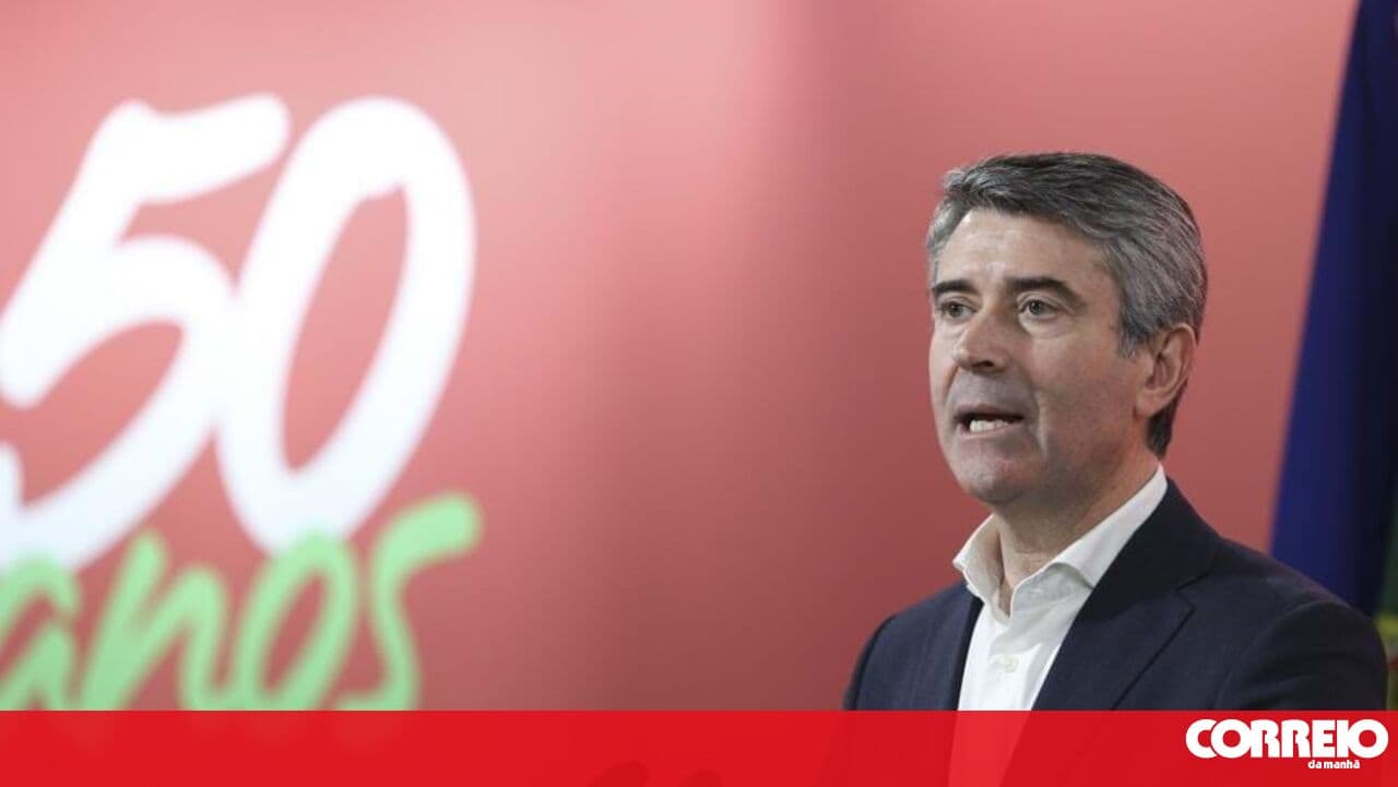 Carneiro challenges Montenegro to be 'clearer' about which side he is on in the second round