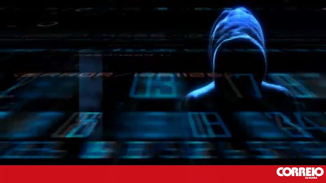 Man pays 7,000 euros to prevent the release of sexual photos